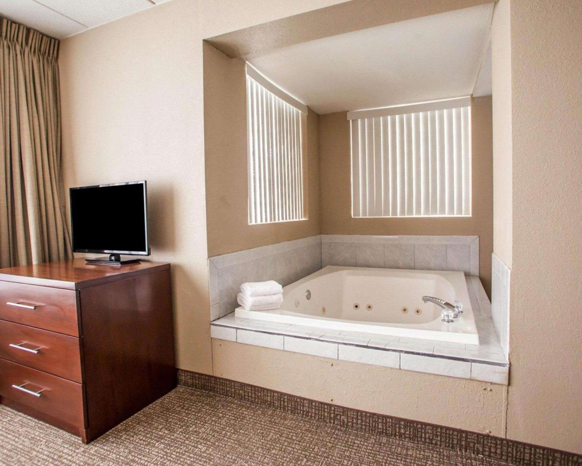Quality Inn & Suites Orland Park - Chicago Εξωτερικό φωτογραφία